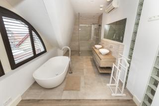 Furnished Apartment with Large Terrace - Image 2
