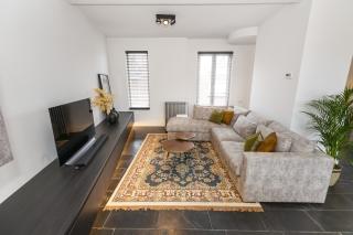 Furnished Apartment with Large Terrace - Image 5