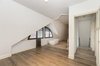 Furnished Apartment with Large Terrace - Image 31