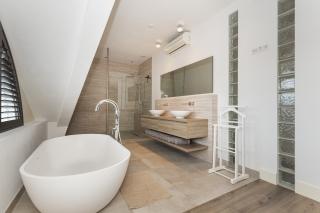 Furnished Apartment with Large Terrace - Image 33