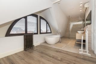 Furnished Apartment with Large Terrace - Image 34