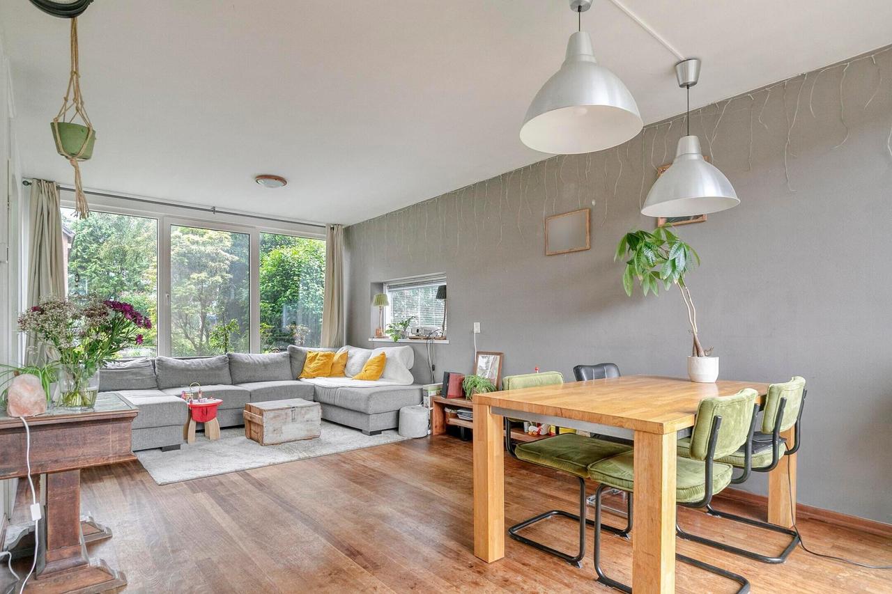 Corner house with 4 bedrooms by the park - Image 11
