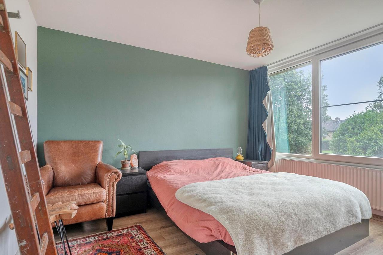 Corner house with 4 bedrooms by the park - Image 18
