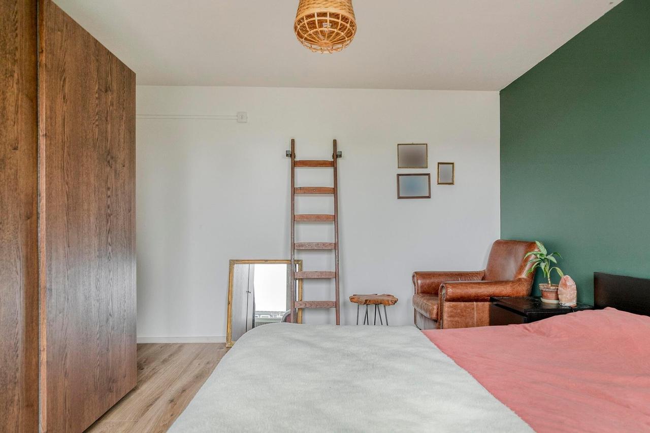 Corner house with 4 bedrooms by the park - Image 19