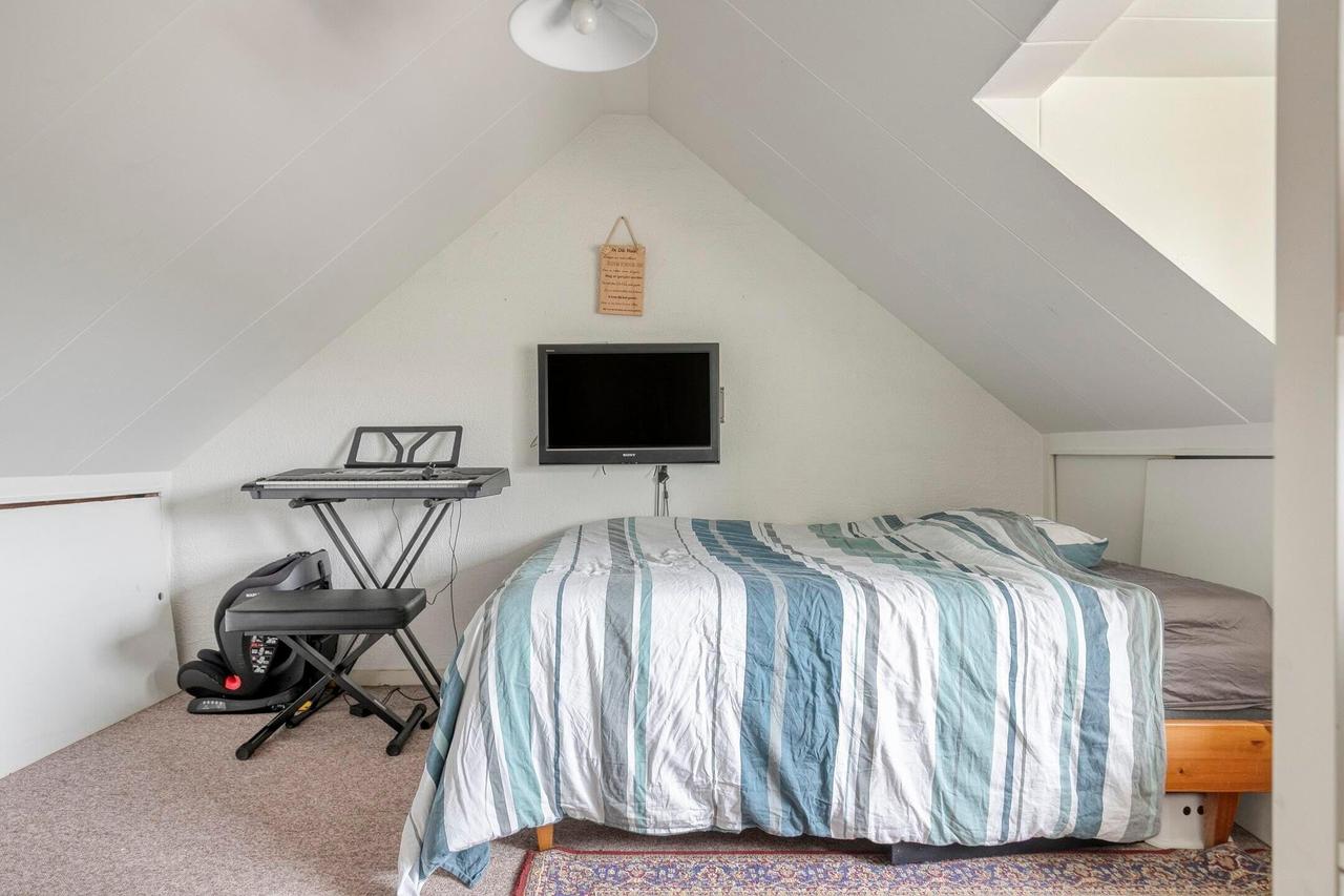 Corner house with 4 bedrooms by the park - Image 26