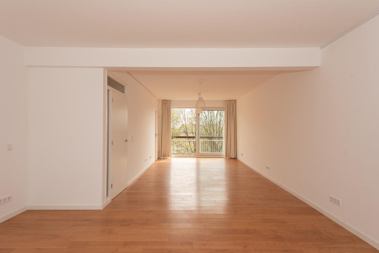 87 m² apartment with two balconies - Image 2
