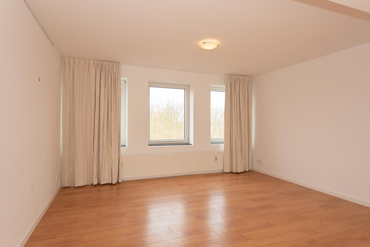 87 m² apartment with two balconies - Image 4
