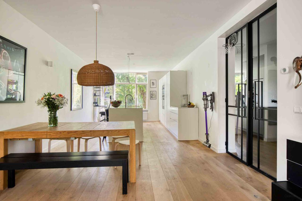 146 m², 4 bedrooms & terrace - Image 1