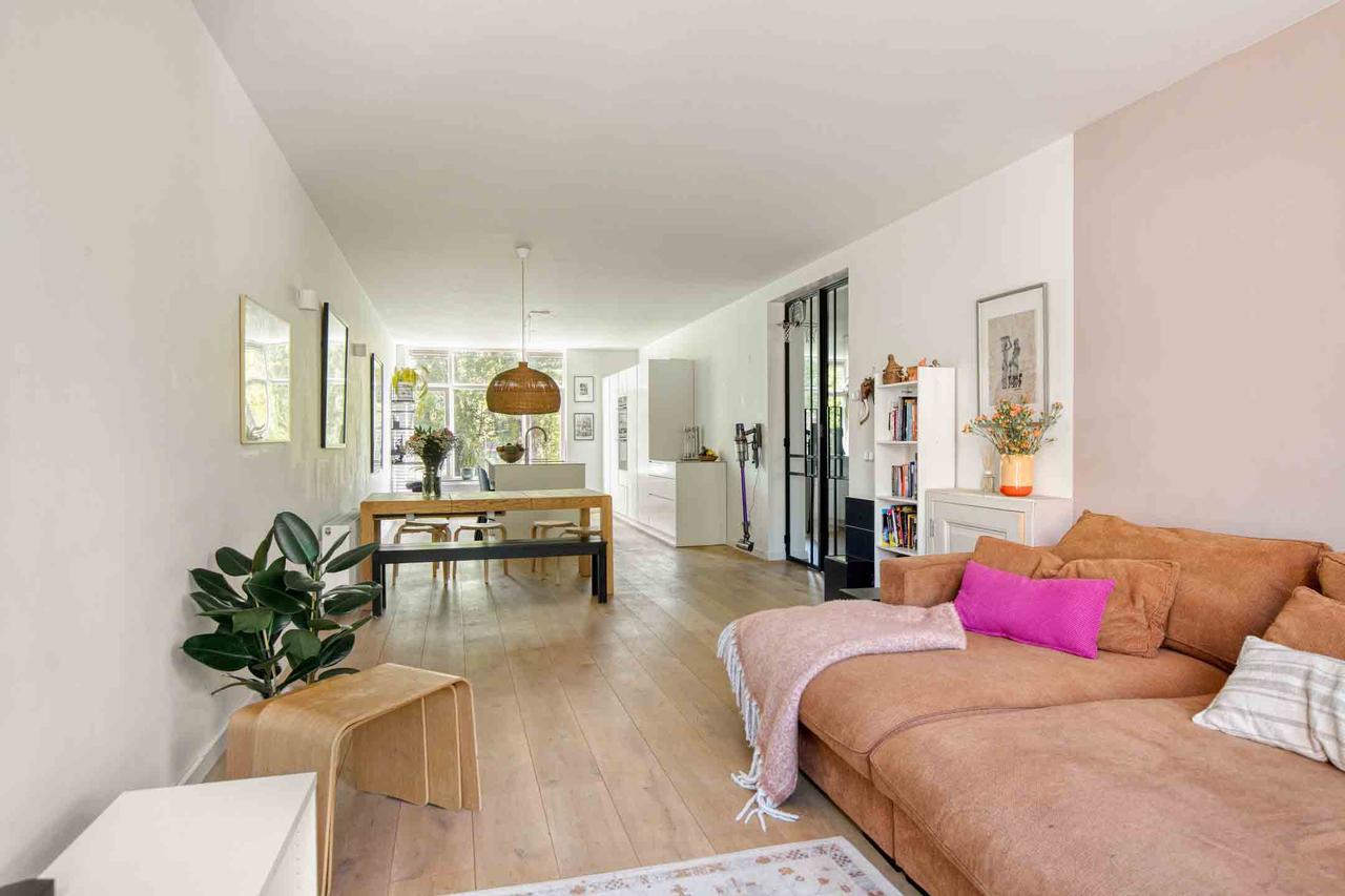 146 m², 4 bedrooms & terrace - Image 2