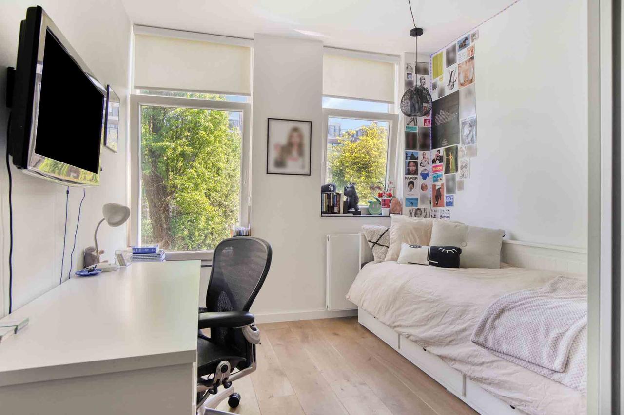 146 m², 4 bedrooms & terrace - Image 12