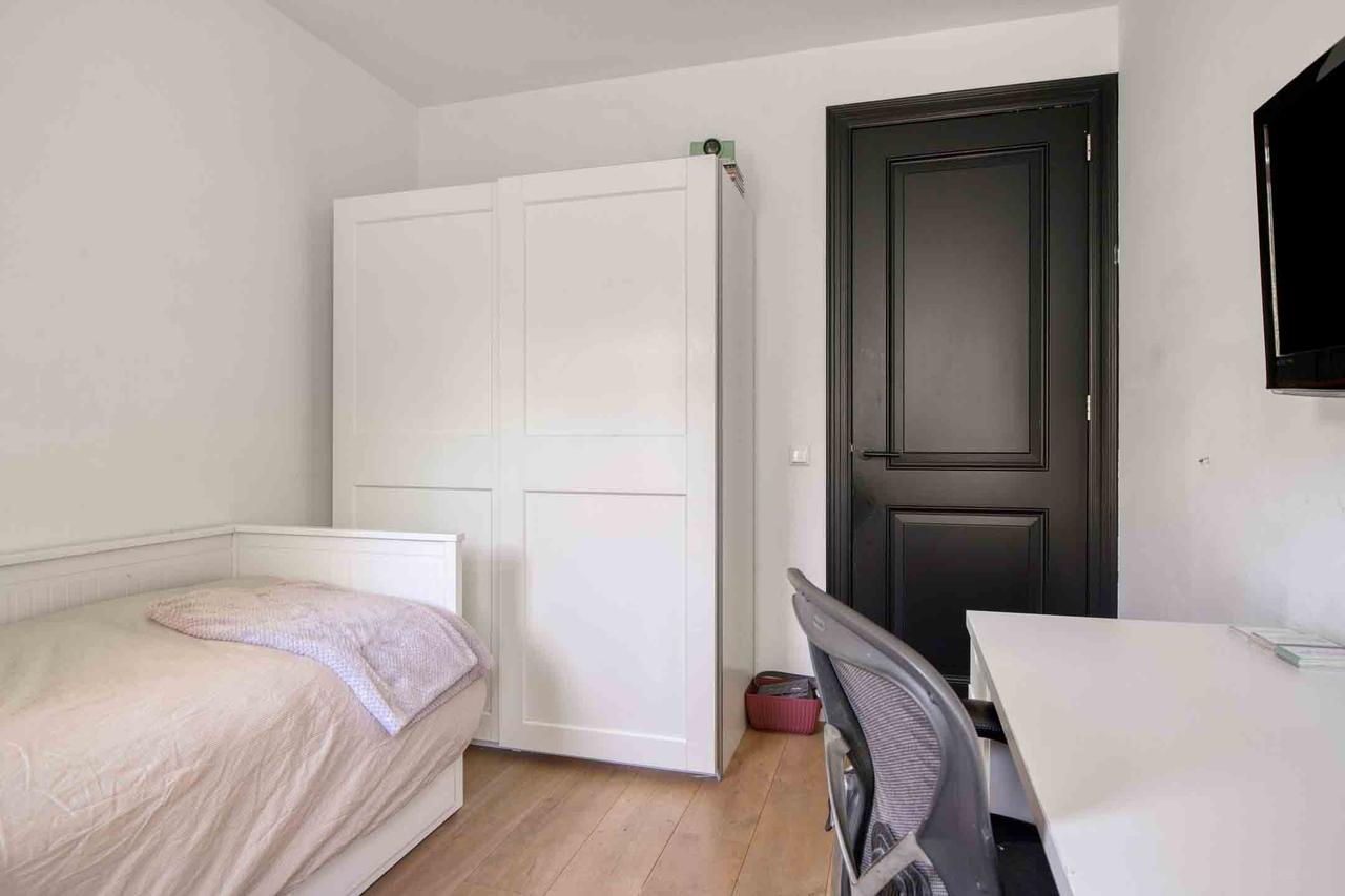 146 m², 4 bedrooms & terrace - Image 13