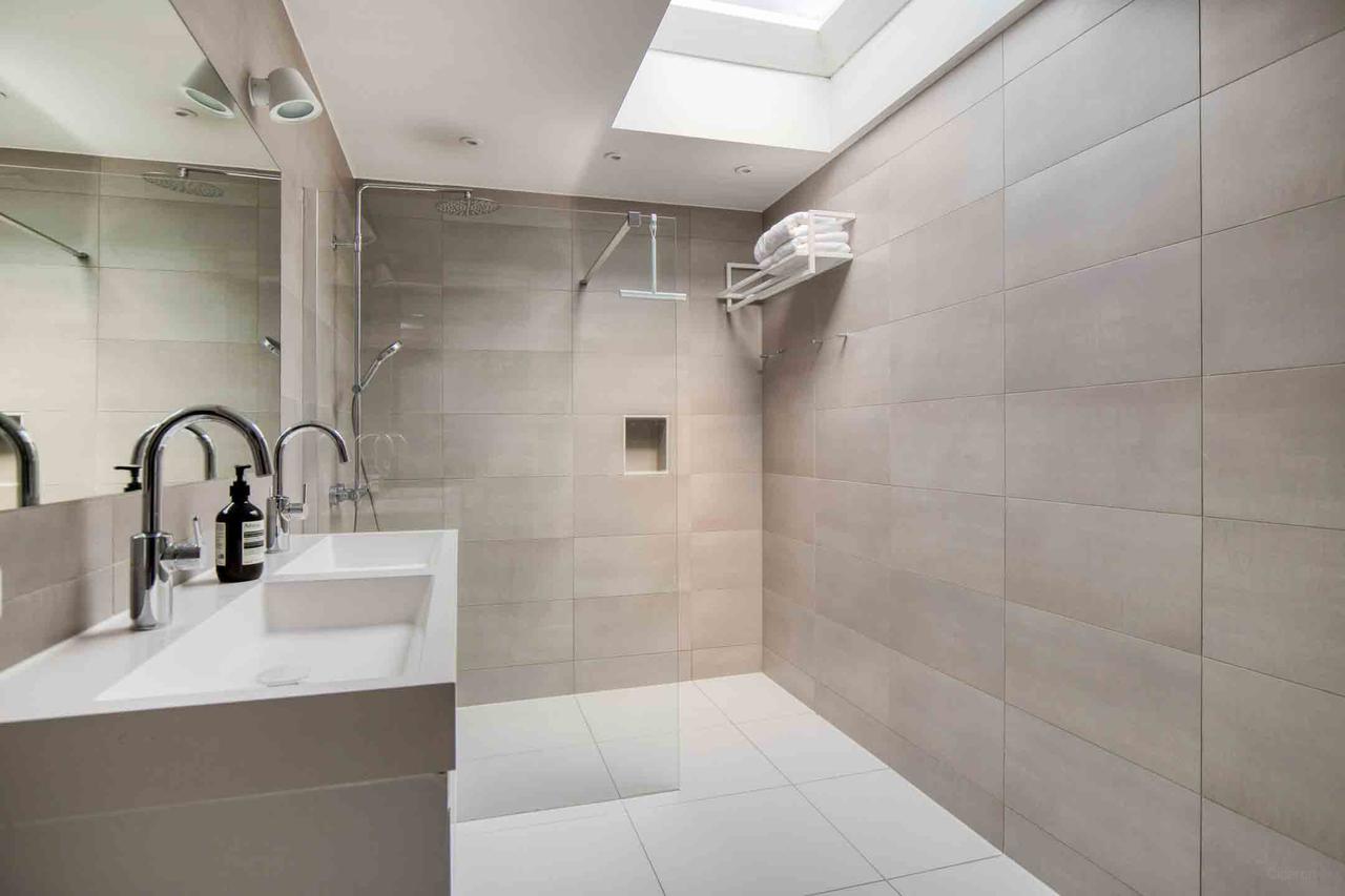146 m², 4 bedrooms & terrace - Image 19