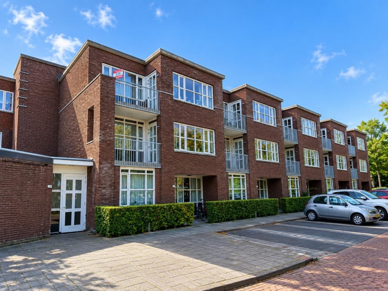 80 m² corner apartment with balcony - Image 2