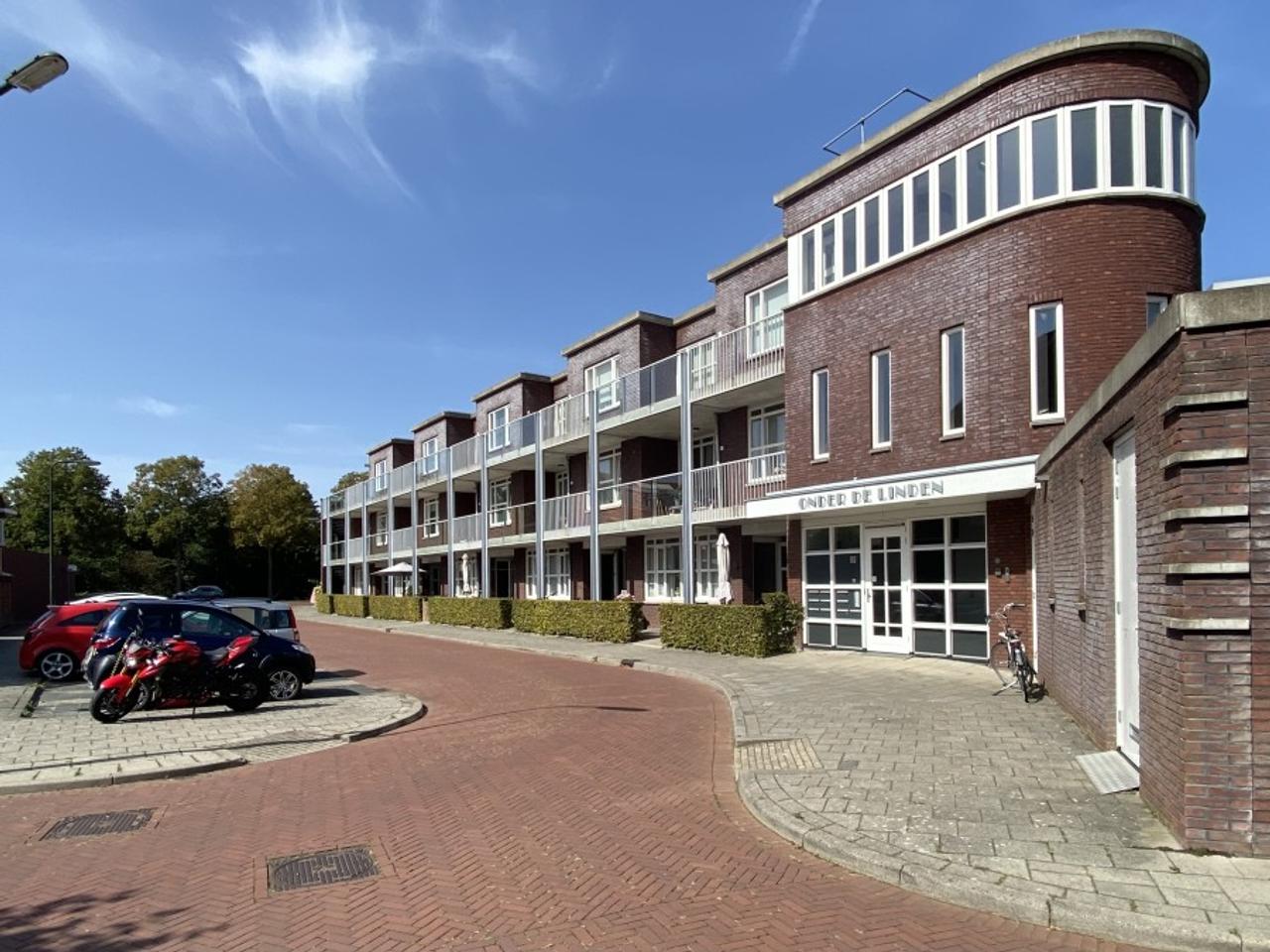 80 m² apartment with terrace in Sint-Maartensdijk - Image 1