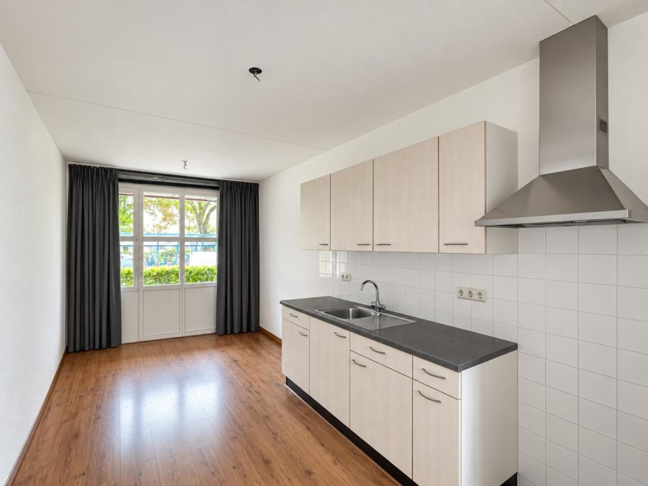80 m² apartment with terrace in Sint-Maartensdijk - Image 3