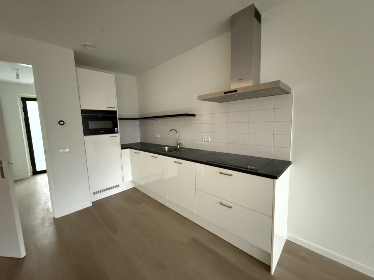 New 2-Bedroom Apartment with Roof Terrace - Image 4