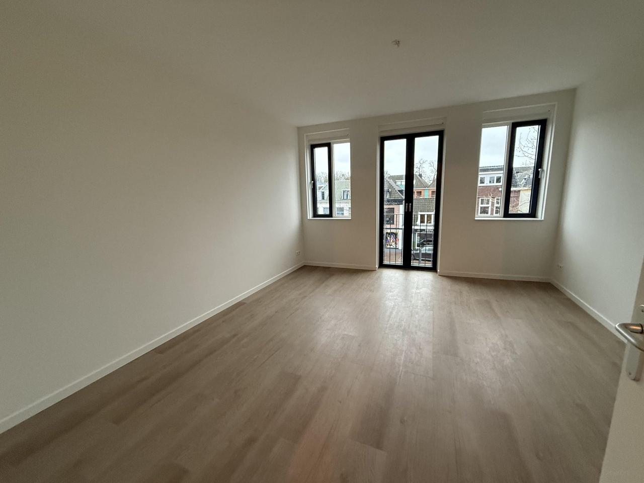 New 2-Bedroom Apartment with Roof Terrace - Image 8