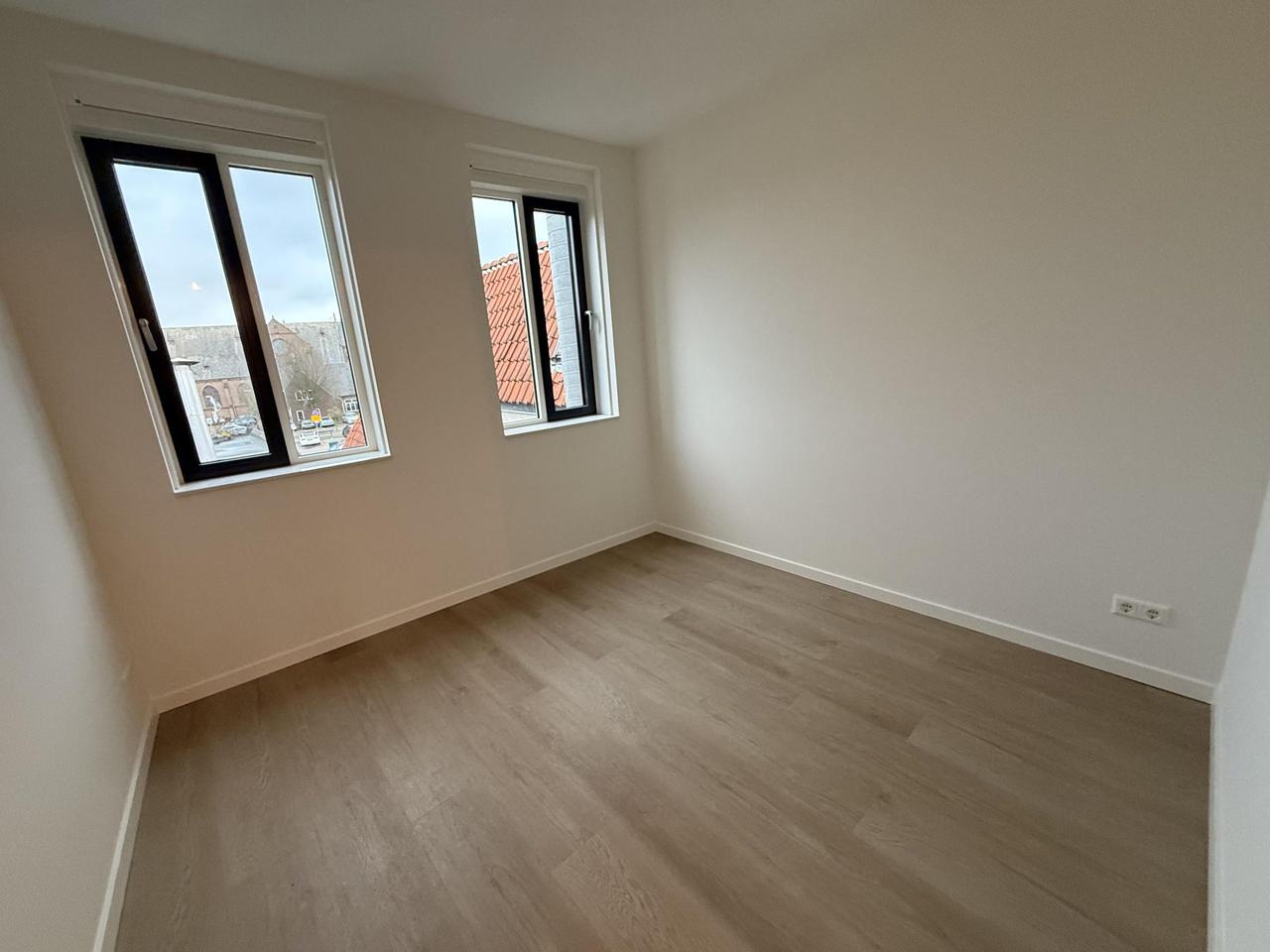 New 2-Bedroom Apartment with Roof Terrace - Image 11