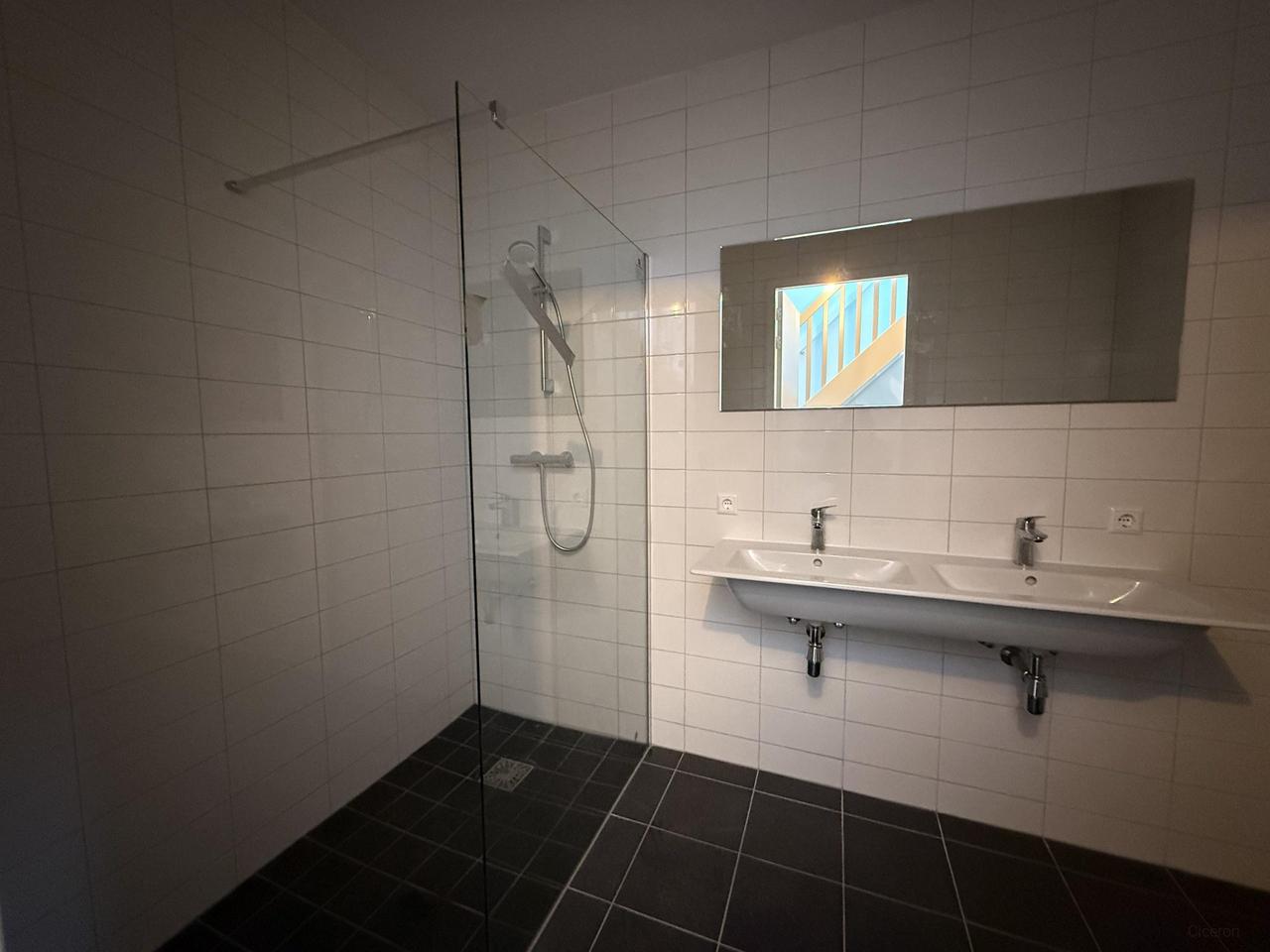 New 2-Bedroom Apartment with Roof Terrace - Image 13