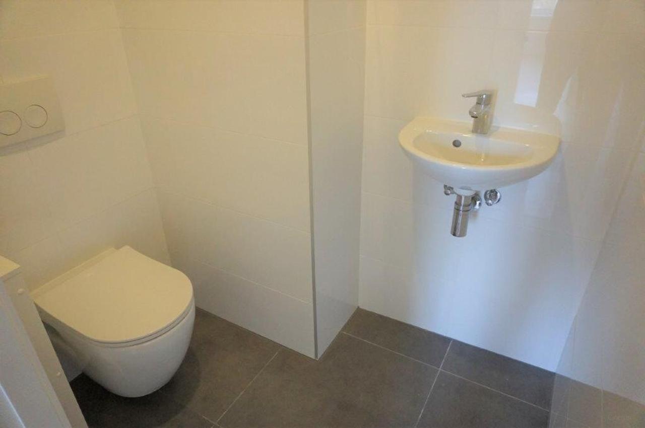 100 m² appartement met twee balkons - Afbeelding 8