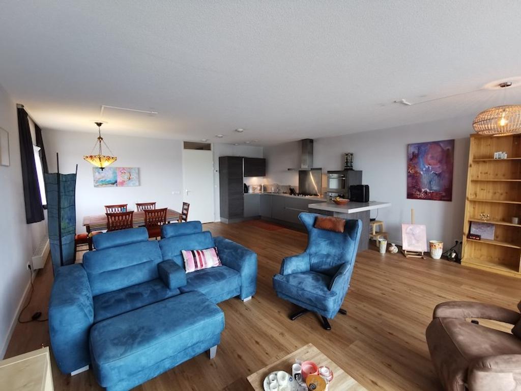 Furnished 2-bedroom apartment with balcony - Image 2