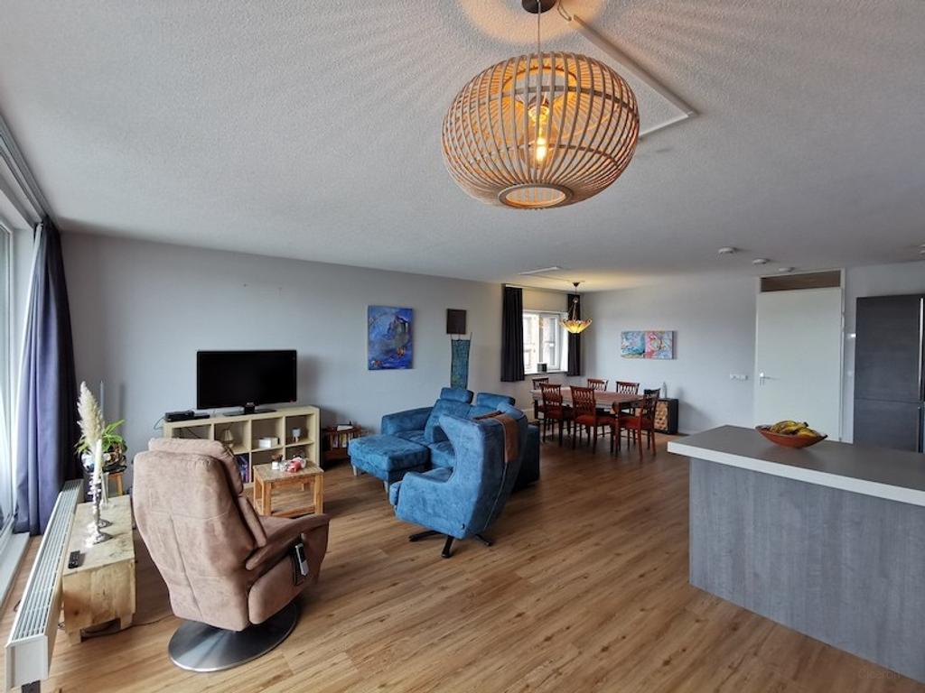 Furnished 2-bedroom apartment with balcony - Image 3