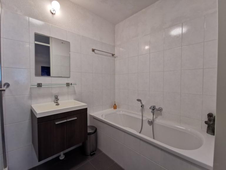 Furnished 2-bedroom apartment with balcony - Image 10