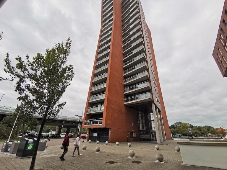 Furnished 2-bedroom apartment with balcony - Image 15