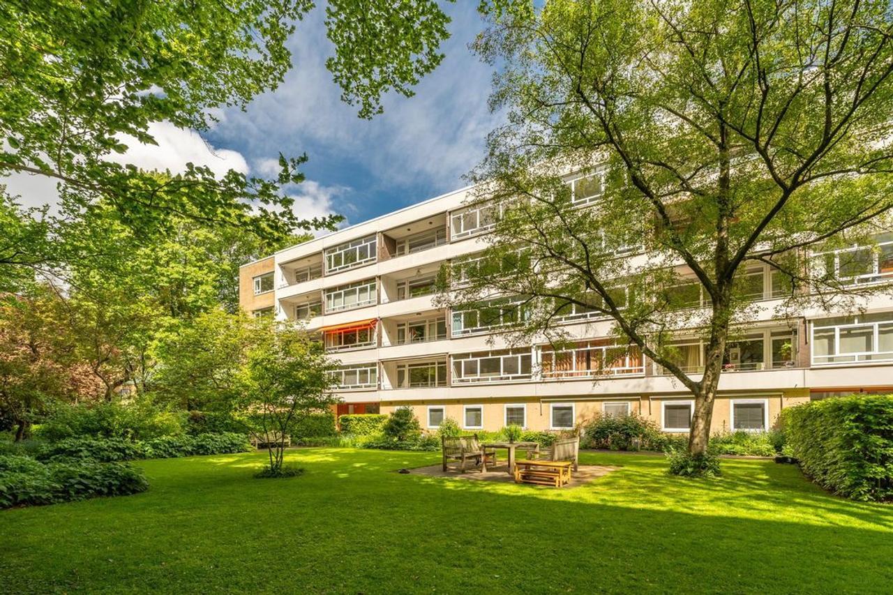 132 m² apartment in Prinses Irenebuurt - Image 1