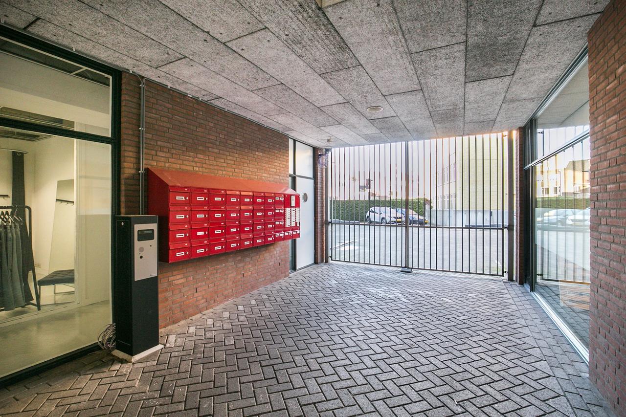 Corner Apartment with Balcony & Parking - Image 2