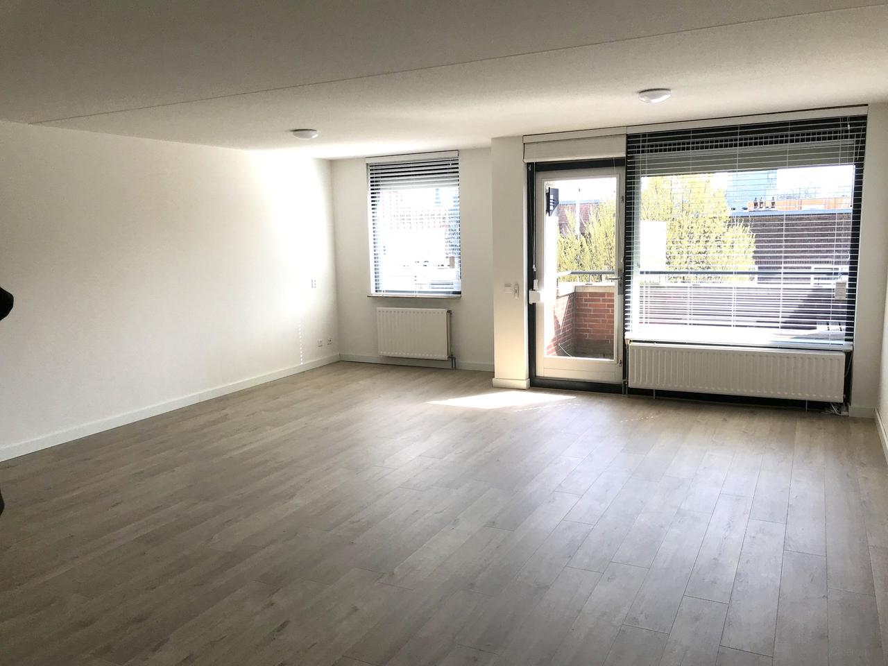 Corner Apartment with Balcony & Parking - Image 4