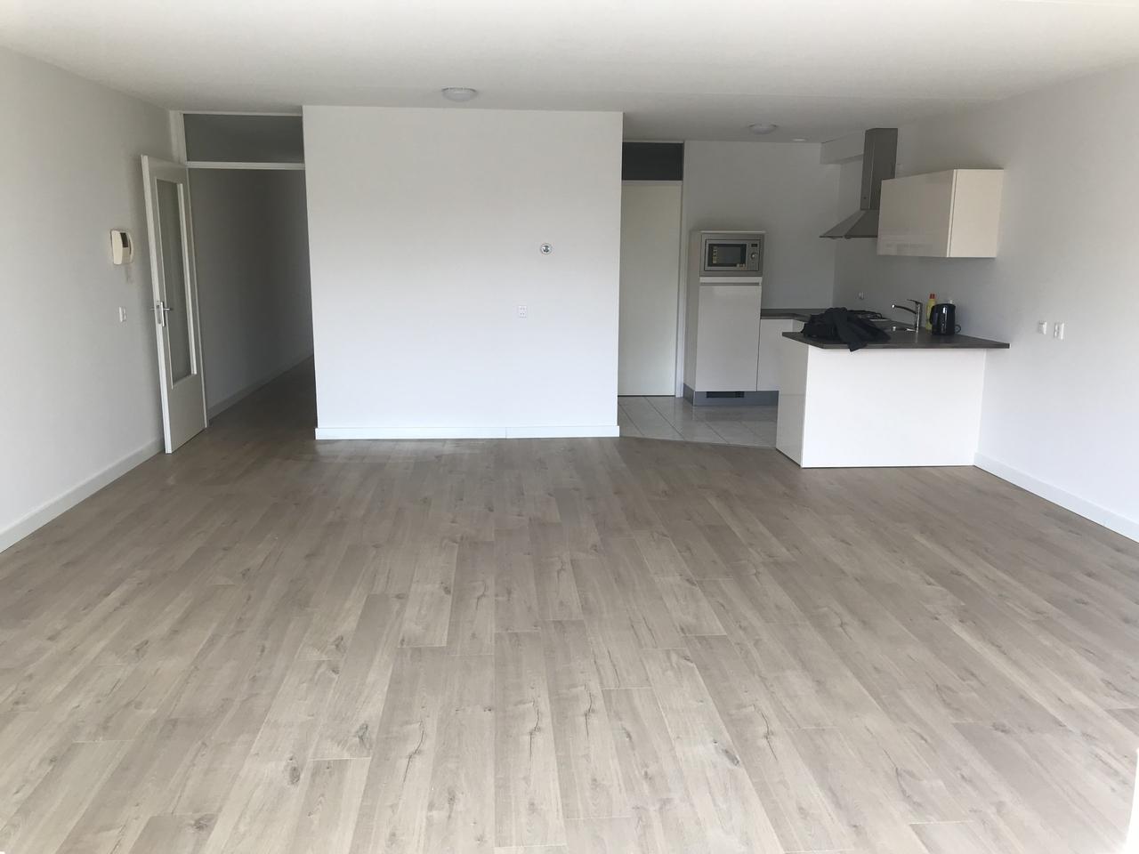 Corner Apartment with Balcony & Parking - Image 6