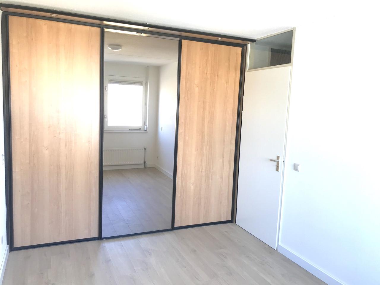 Corner Apartment with Balcony & Parking - Image 8