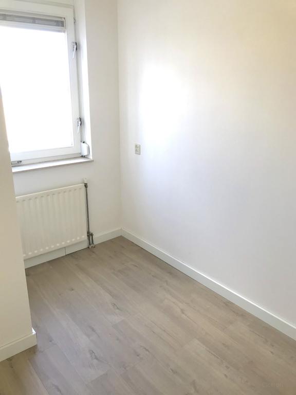Corner Apartment with Balcony & Parking - Image 10
