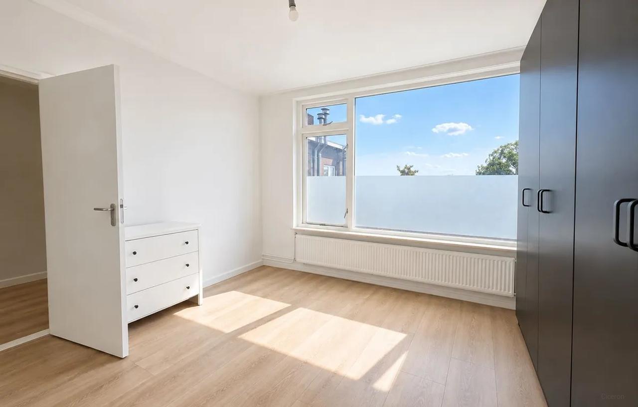 115 m² duplex apartment with 4 bedrooms - Image 7