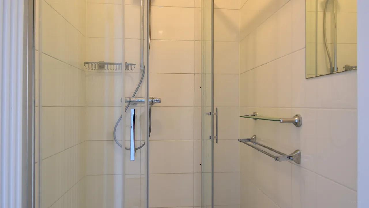 115 m² duplex apartment with 4 bedrooms - Image 10