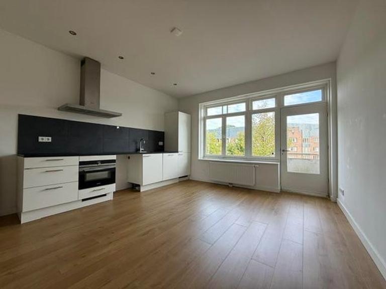 73 m² appartement met balkon in Stadionbuurt - Afbeelding 2