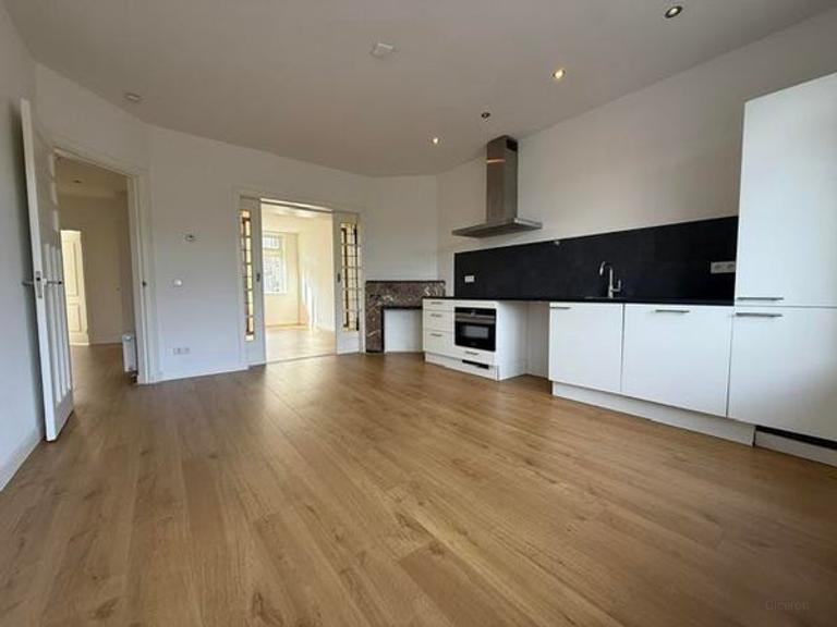 73 m² appartement met balkon in Stadionbuurt - Afbeelding 3