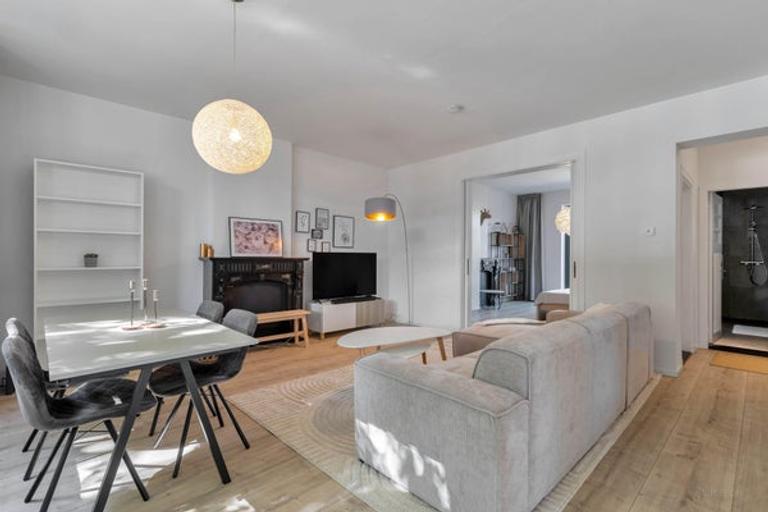 Furnished apartment with rooftop terrace - Image 4