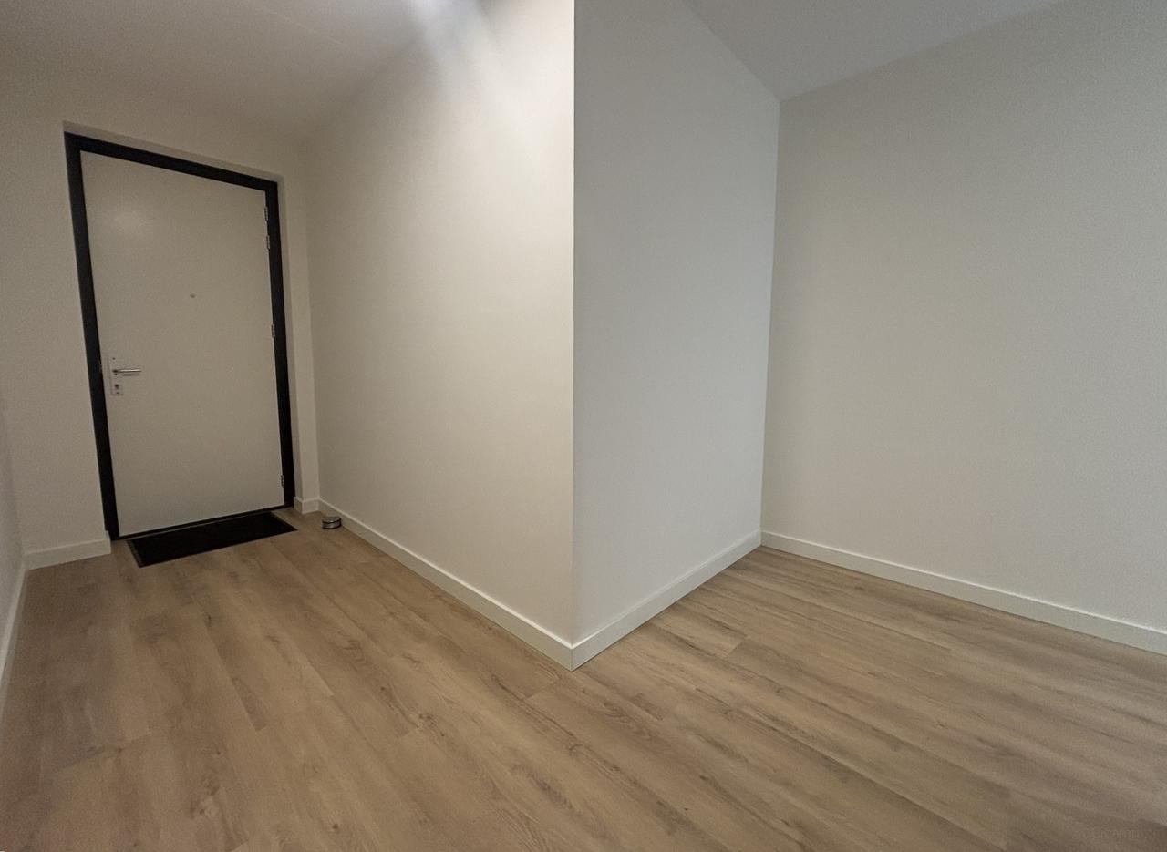Ground-Floor 2-Bedroom Apartment with City Garden - Image 3