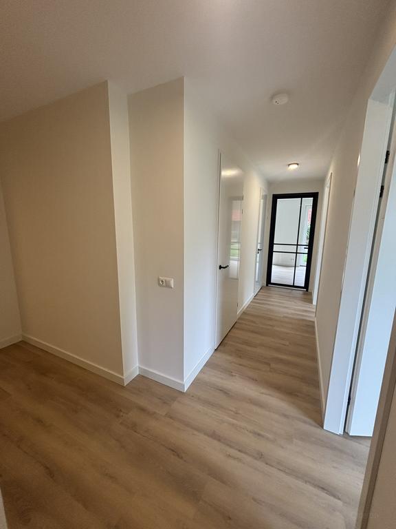 Ground-Floor 2-Bedroom Apartment with City Garden - Image 4