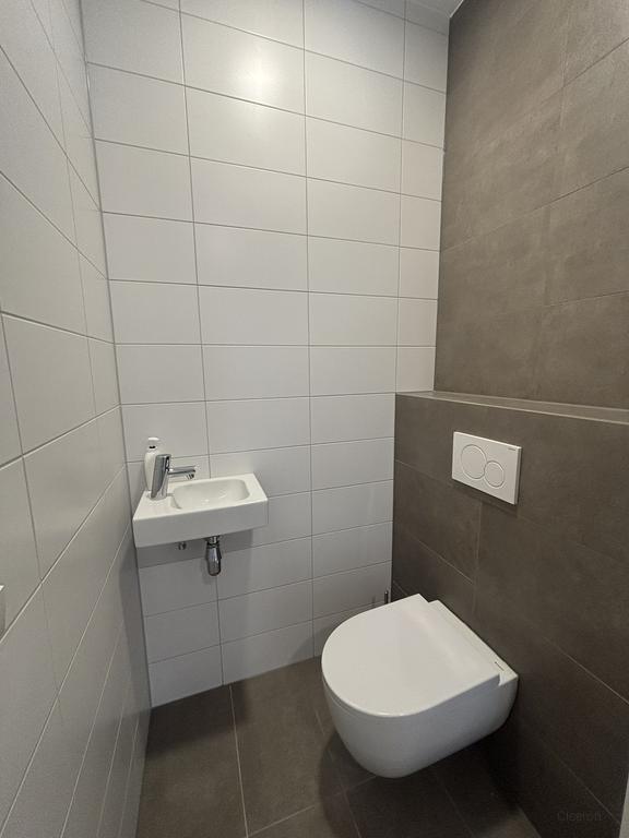Ground-Floor 2-Bedroom Apartment with City Garden - Image 13