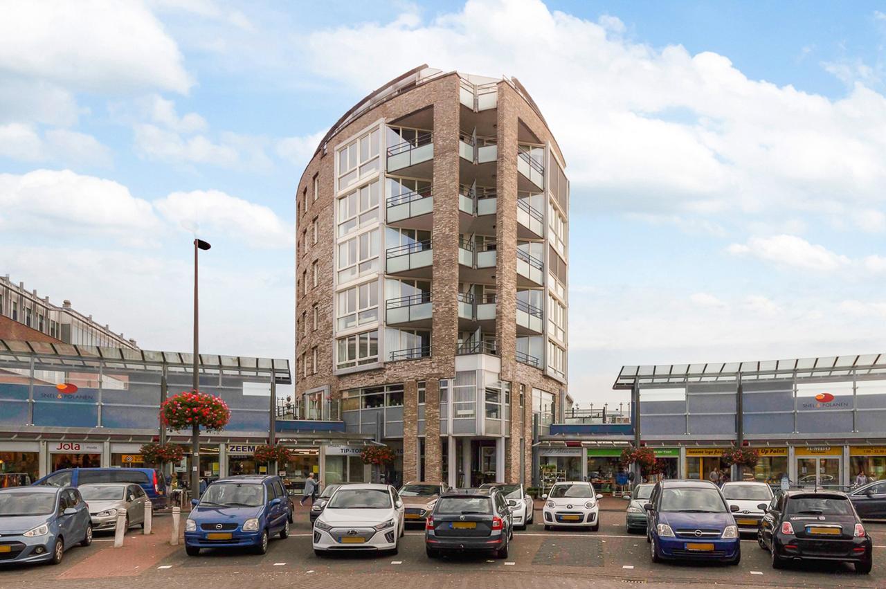 105 m² apartment with west-facing balcony in Woerden - Image 1