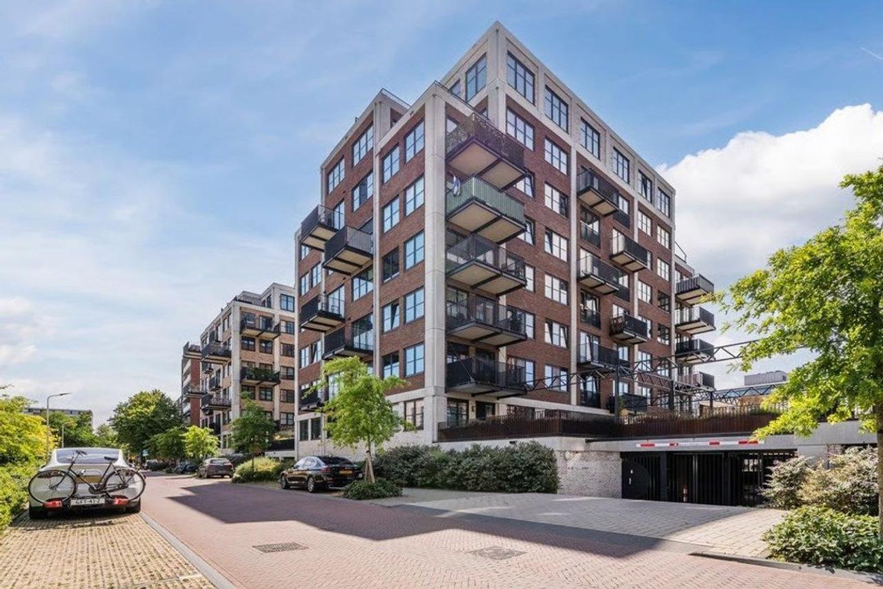 70 m² apartment with 2 bedrooms - Image 1