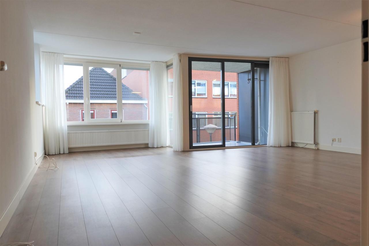 Two-bedroom apartment with balcony in Woerden - Image 2