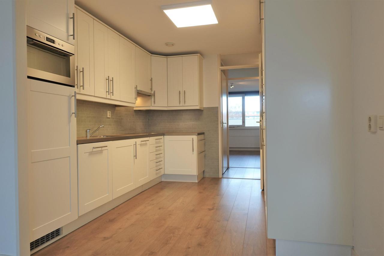 Two-bedroom apartment with balcony in Woerden - Image 3
