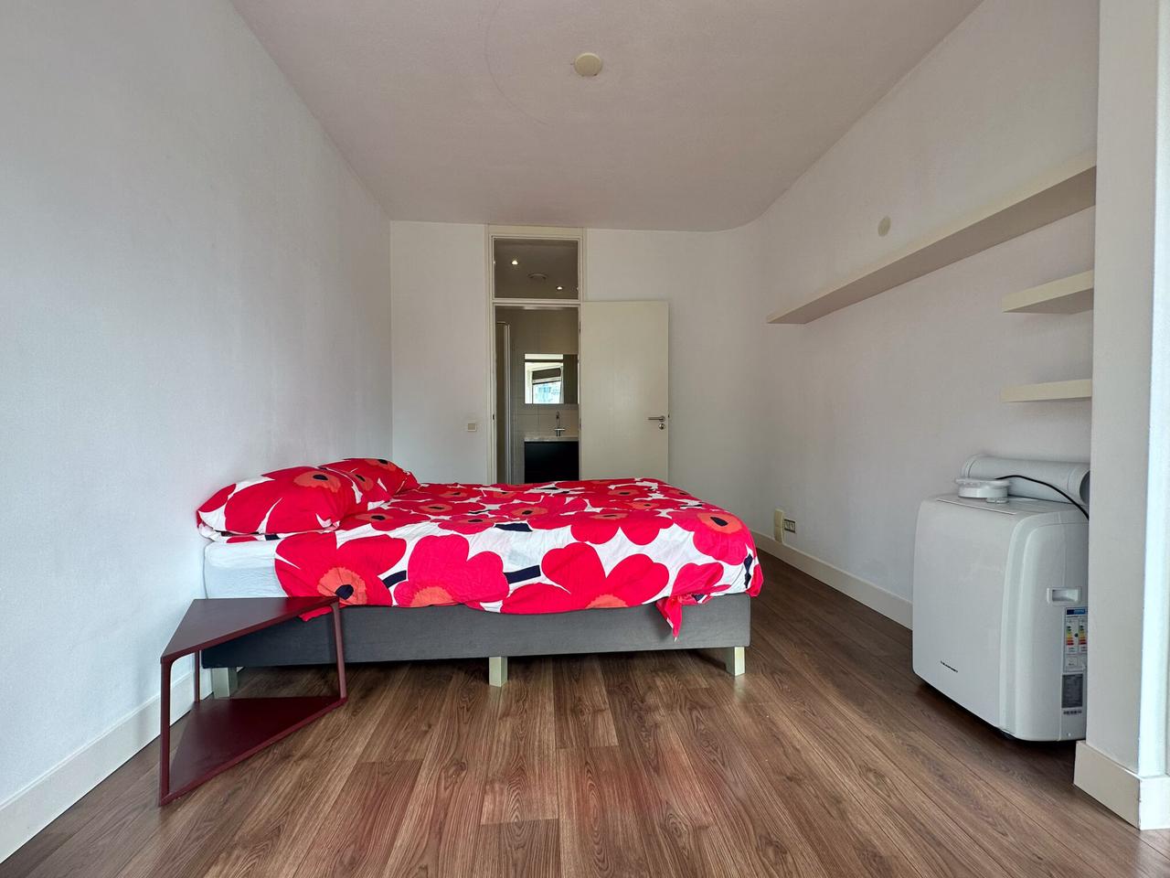 Gemeubileerd appartement met terras in Utrecht - Afbeelding 13