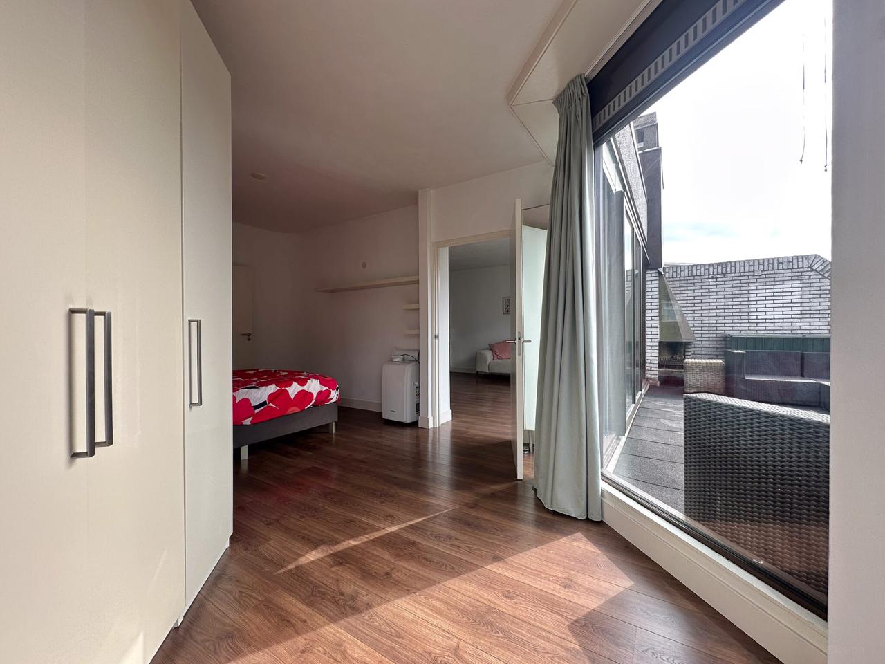 Gemeubileerd appartement met terras in Utrecht - Afbeelding 17