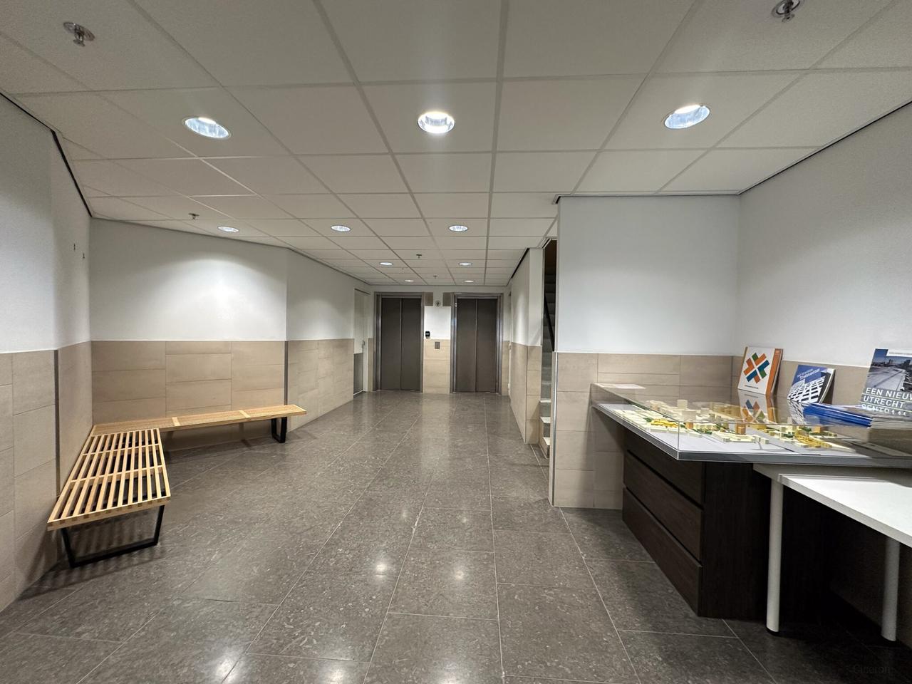 Gemeubileerd appartement met terras in Utrecht - Afbeelding 25