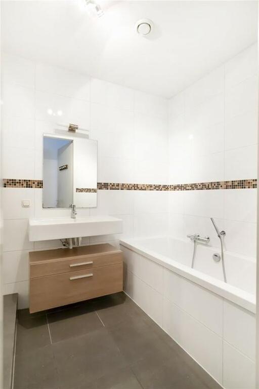 Gemeubileerd 2-kamerappartement van 80 m² - Afbeelding 11